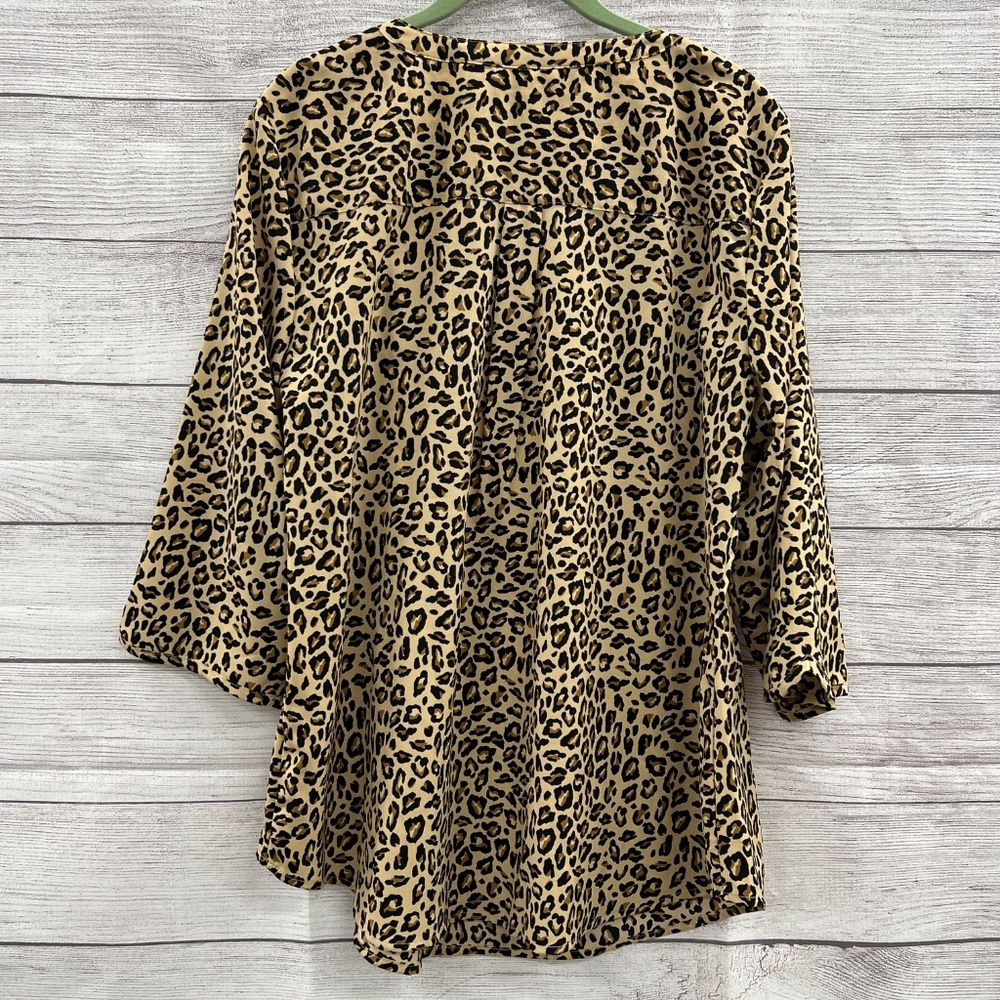Leopard  Print Top - Picture 2 of 9